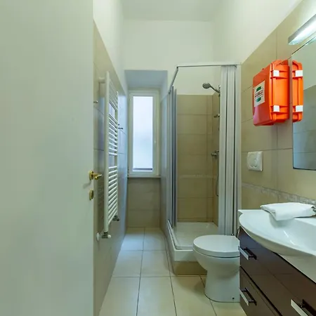 Flatinrome Trastevere 6 * روما